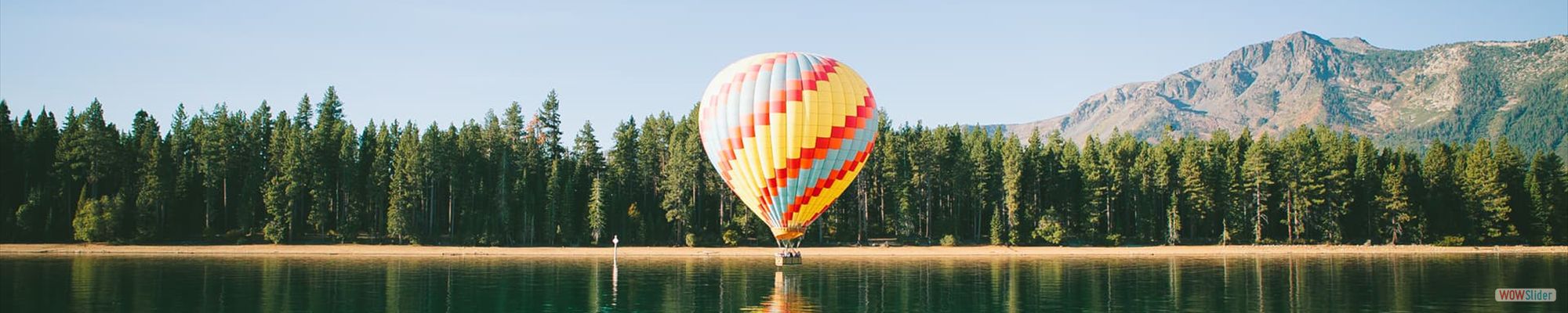 ballon-over-lake